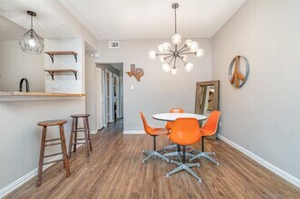 5757 E University Blvd in Dallas, TX - Building Photo - Building Photo