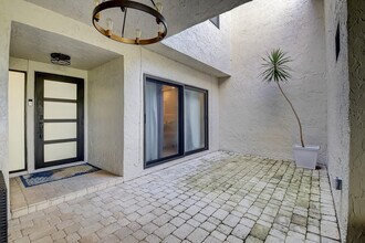6595 Parkview Dr in Boca Raton, FL - Building Photo - Building Photo