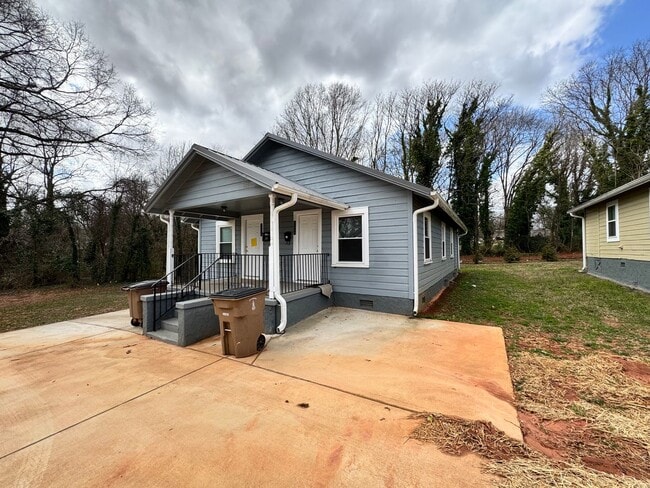 1104 S Washington St in Shelby, NC - Foto de edificio - Building Photo