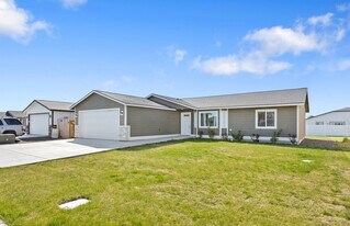 722 E Cascade St in Othello, WA - Building Photo