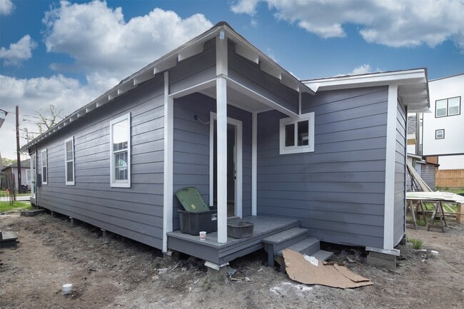 1319 Bayou St in Houston, TX - Building Photo - Building Photo