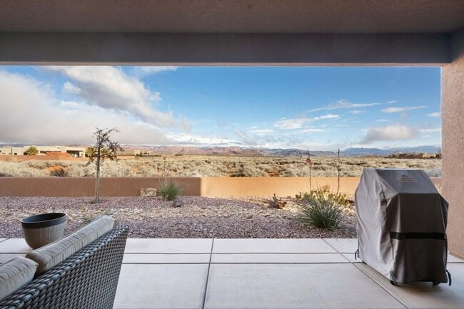 5454 West Copper Cliffs Way in Hurricane, UT - Building Photo - Building Photo