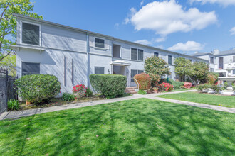 Fountain Gardens in Sacramento, CA - Building Photo - Building Photo