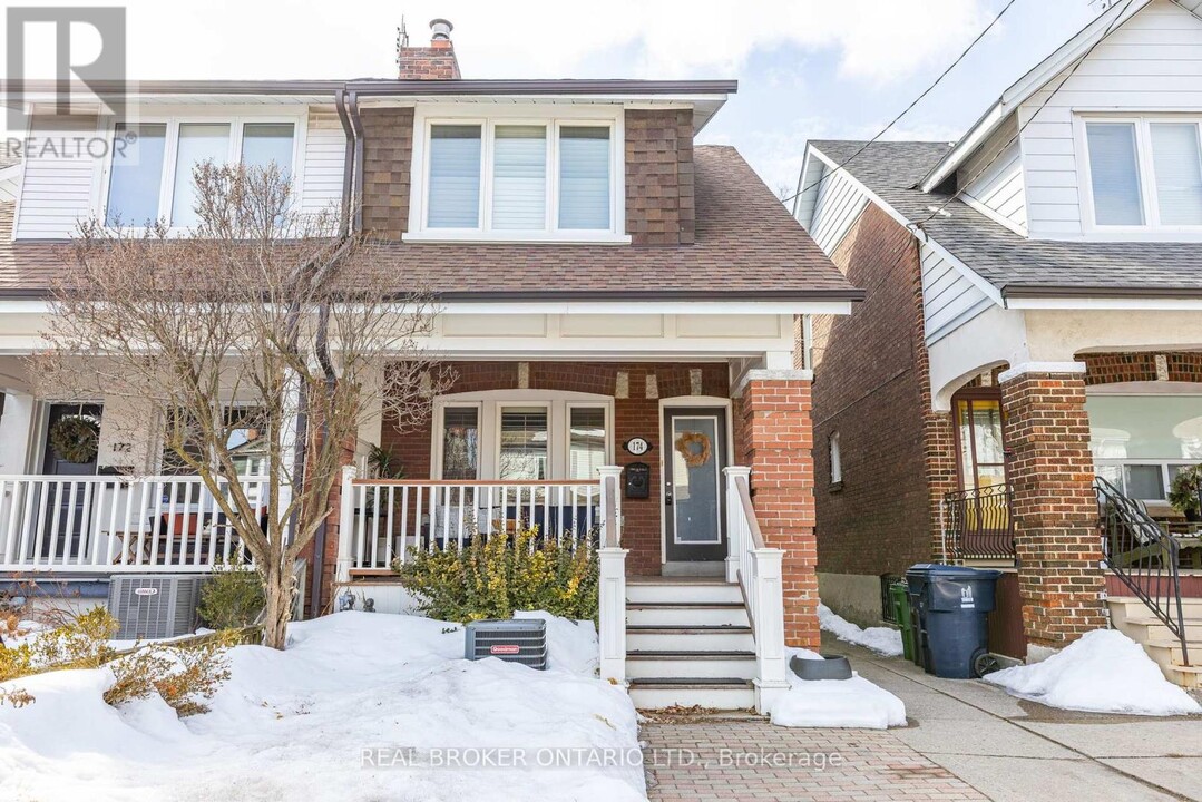 174 Monarch Park Ave in Toronto, ON - Building Photo