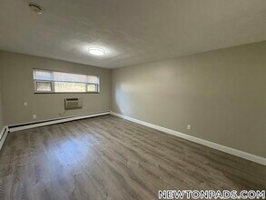 270 Grove St in Newton, MA - Building Photo - Building Photo