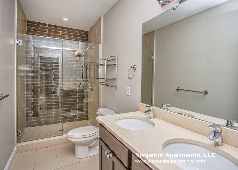 227 D St, Unit 5 in Boston, MA - Foto de edificio