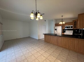 3559 W 71st Terrace in Hialeah, FL - Building Photo - Building Photo