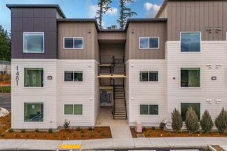 Blueberry Apartments in Port Orchard, WA - Building Photo - Building Photo