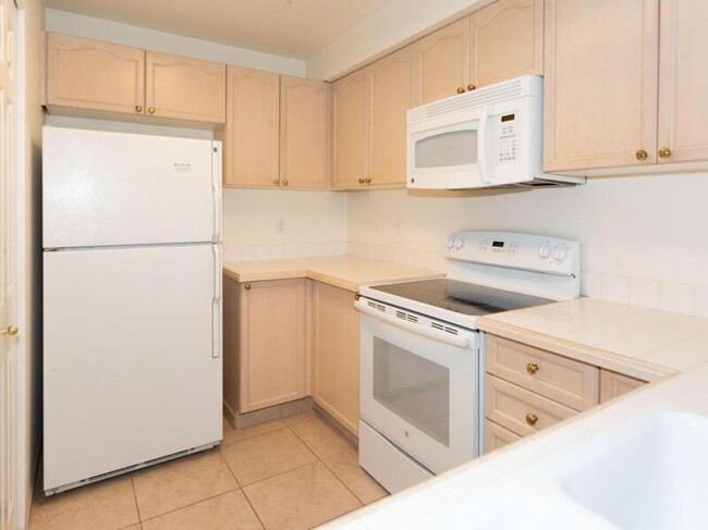 18505 SE Newport Way in Issaquah, WA - Building Photo - Building Photo