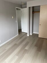 12327 Roosevelt Way NE, Unit A404 in Seattle, WA - Building Photo - Building Photo