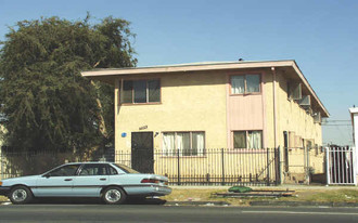 7516 S Western Ave in Los Angeles, CA - Building Photo