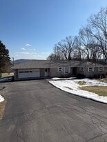 23 Lynn Dr in Owego, NY - Building Photo