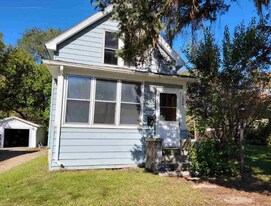 1308 E 4th St in Sioux Falls, SD - Building Photo