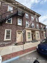 49 N Main St in Spring City, PA - Building Photo