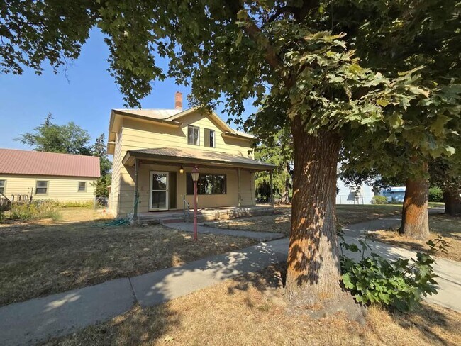 223 W Ash St in Waterville, WA - Building Photo - Building Photo