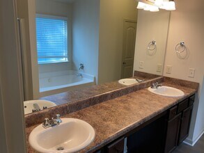 908 Pine Ln in Lawrenceville, GA - Building Photo - Building Photo