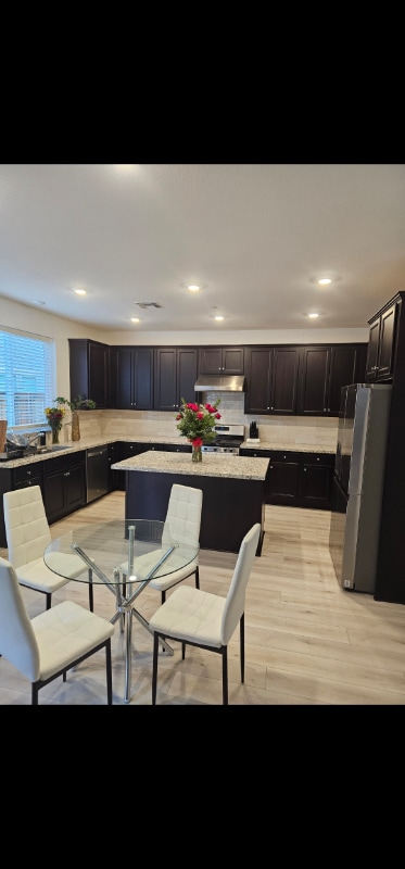 1844 Chandler Dr in Brentwood, CA - Building Photo - Building Photo