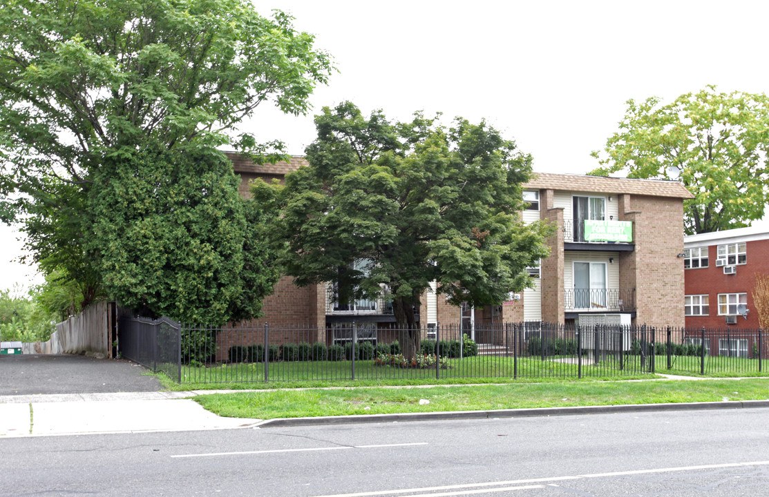 Park Royal Apartments in Orange, NJ - Building Photo