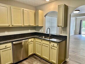 329 White Oak Way in Canton, GA - Building Photo - Building Photo