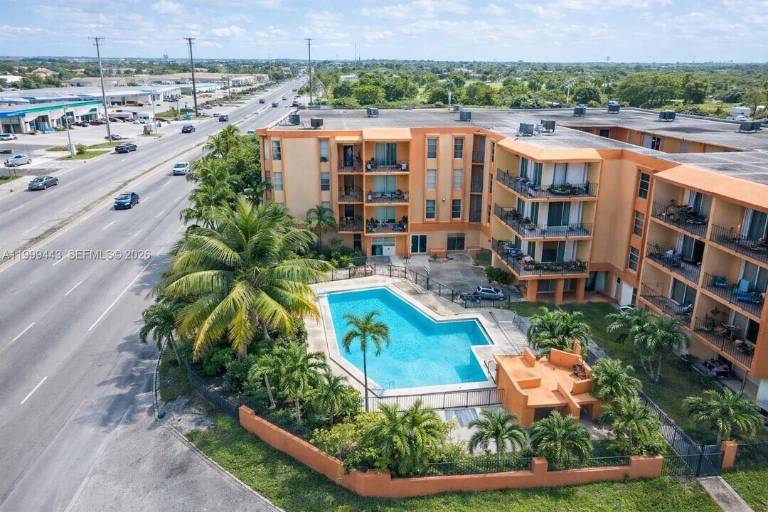 6780 W 2nd Ct in Hialeah, FL - Building Photo