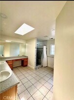 422 E 18th St in Costa Mesa, CA - Building Photo