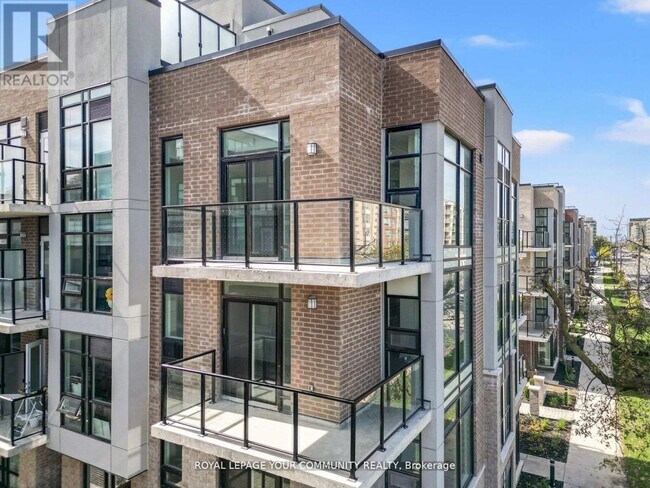 851-851 Sheppard Ave W in Toronto, ON - Building Photo - Building Photo