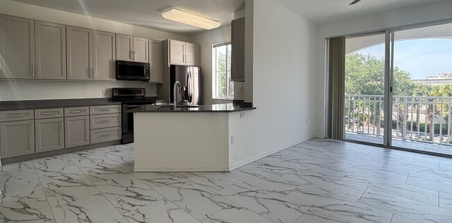11035 Legacy Blvd, Unit Legacy luxury Condo in Palm Beach Gardens, FL - Foto de edificio - Building Photo