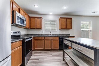 10013 Amosite Dr in Fort Worth, TX - Building Photo - Building Photo