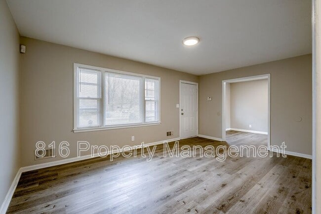 5911 E 100 Terrace