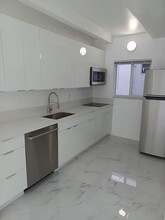 325 Ocean Dr in Miami Beach, FL - Building Photo - Building Photo