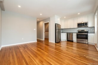 680 Willis Ave in Williston Park, NY - Building Photo - Building Photo
