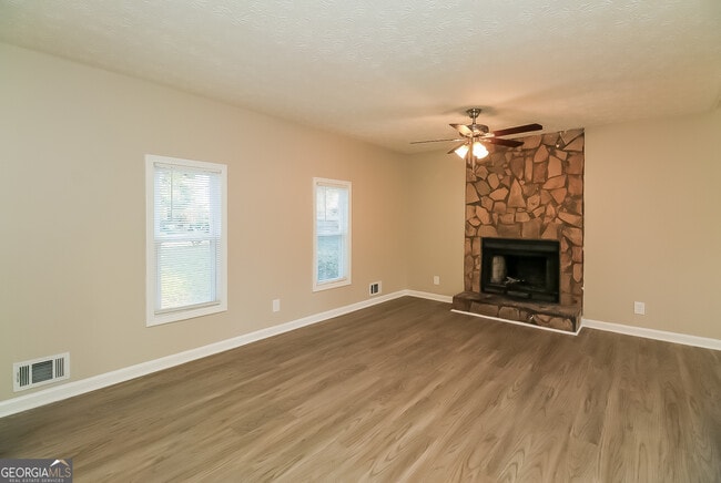 2875 Kathryn Cir SW in Atlanta, GA - Building Photo - Building Photo