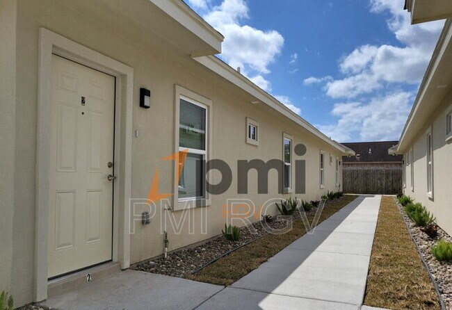 1037 French Ave in Edinburg, TX - Building Photo - Building Photo