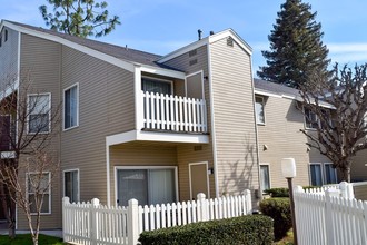 Westcourte Apartments in Bakersfield, CA - Building Photo - Building Photo