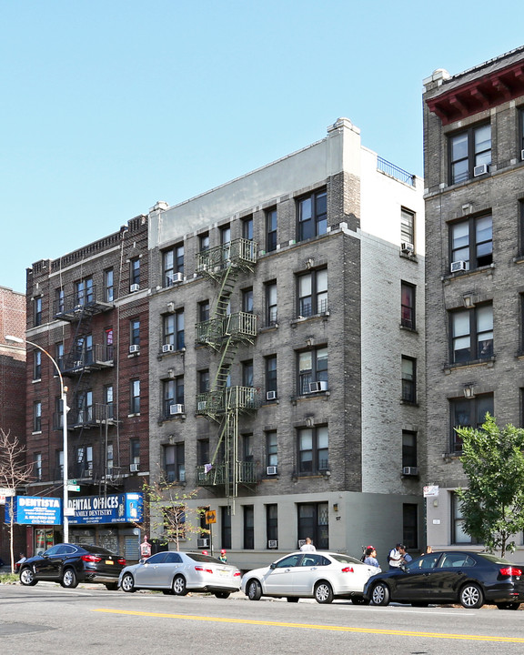 137 Nagle Ave in New York, NY - Building Photo