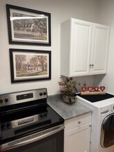 300 Chestnut Hill Rd in Ridgefield, CT - Foto de edificio - Building Photo