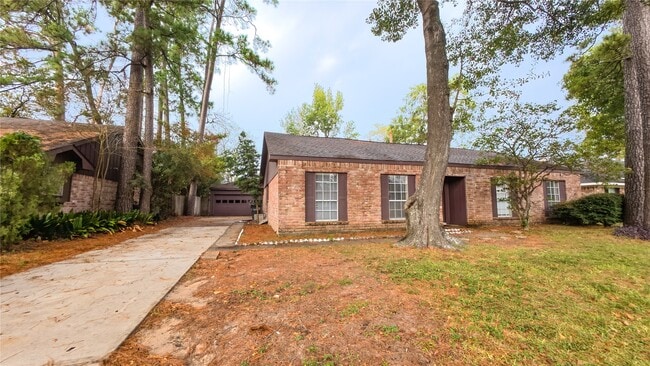 2027 Whispering Springs Dr