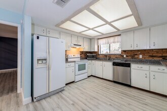 795 Victoria Cir E in Ormond Beach, FL - Building Photo - Building Photo