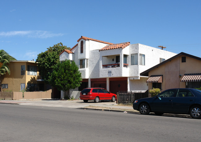 4029 Chamoune Ave in San Diego, CA - Foto de edificio - Building Photo