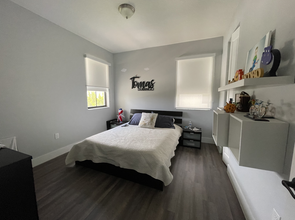 9608 W 34th Ave in Hialeah, FL - Foto de edificio - Building Photo