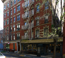 259 W 4th St in New York, NY - Building Photo - Building Photo