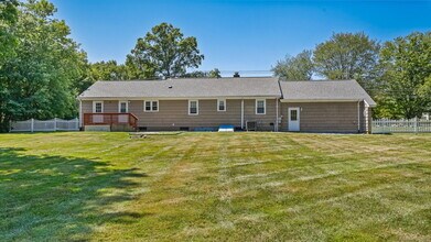 918 Daniels Farm Rd in Trumbull, CT - Building Photo - Building Photo