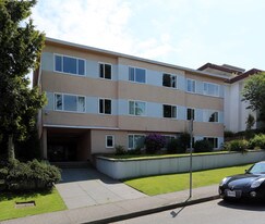 2222 W 1st Ave in Vancouver, BC - Building Photo