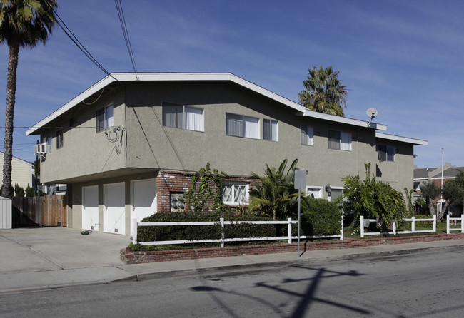 145 Melody Ln in Costa Mesa, CA - Foto de edificio - Building Photo