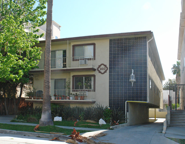 910 S Sherbourne Dr in Los Angeles, CA - Building Photo - Building Photo