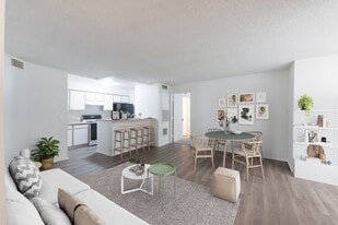 Savannah Sound in Tallahassee, FL - Building Photo