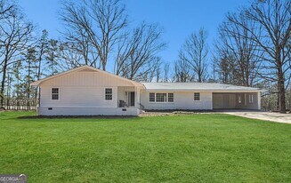 9640 Cedar Grove Rd in Fairburn, GA - Building Photo