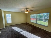 12119 Warwick Cir in Parrish, FL - Foto de edificio - Building Photo