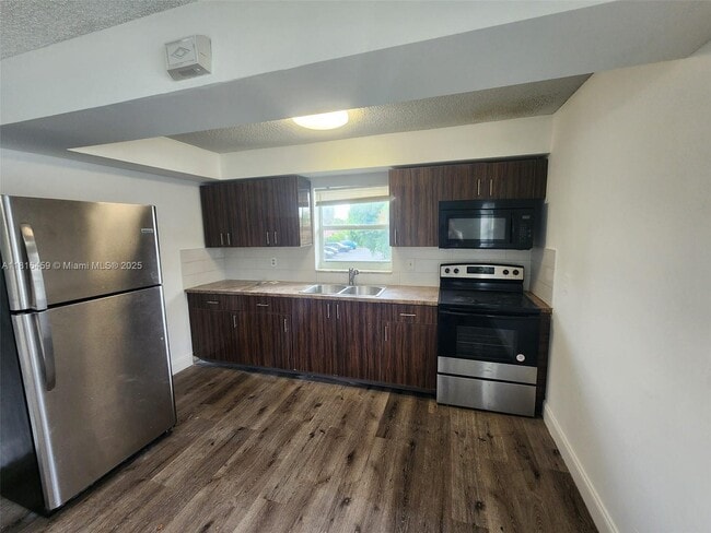 property at 4117 Woodside Dr