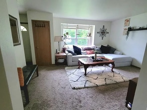 243 Rivera Dr in Waukesha, WI - Building Photo - Building Photo